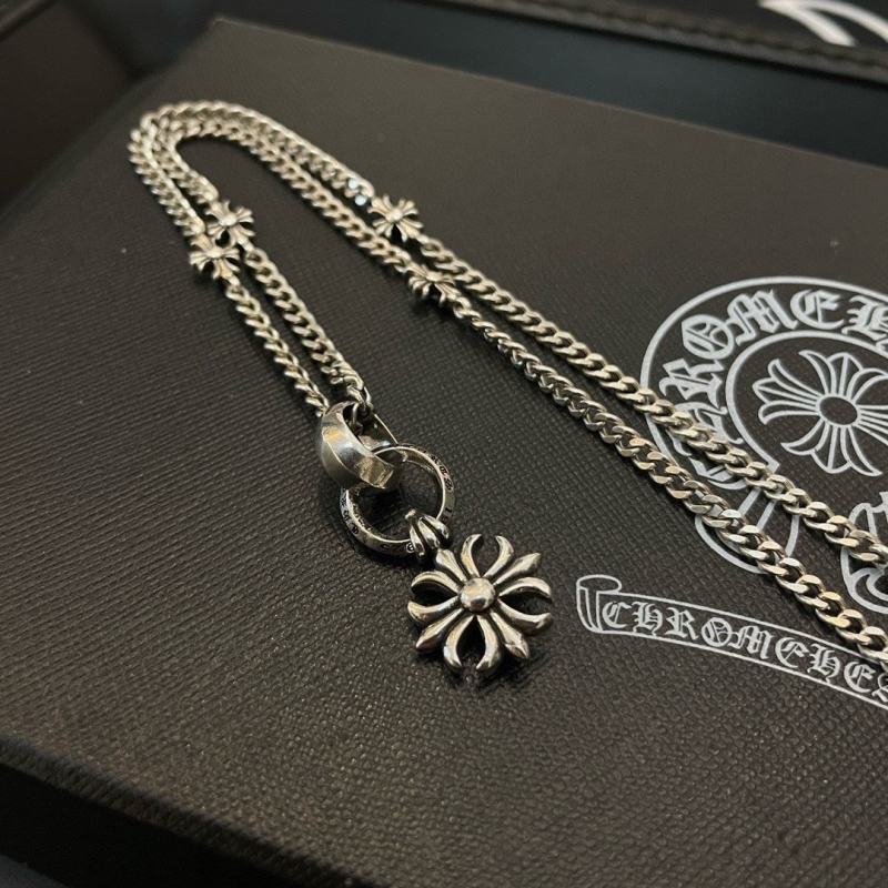 Ch*0me He**ts necklaces
